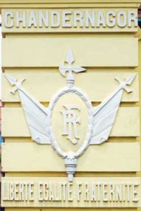 The French Revolution emblem at the Chandannagar entry gate