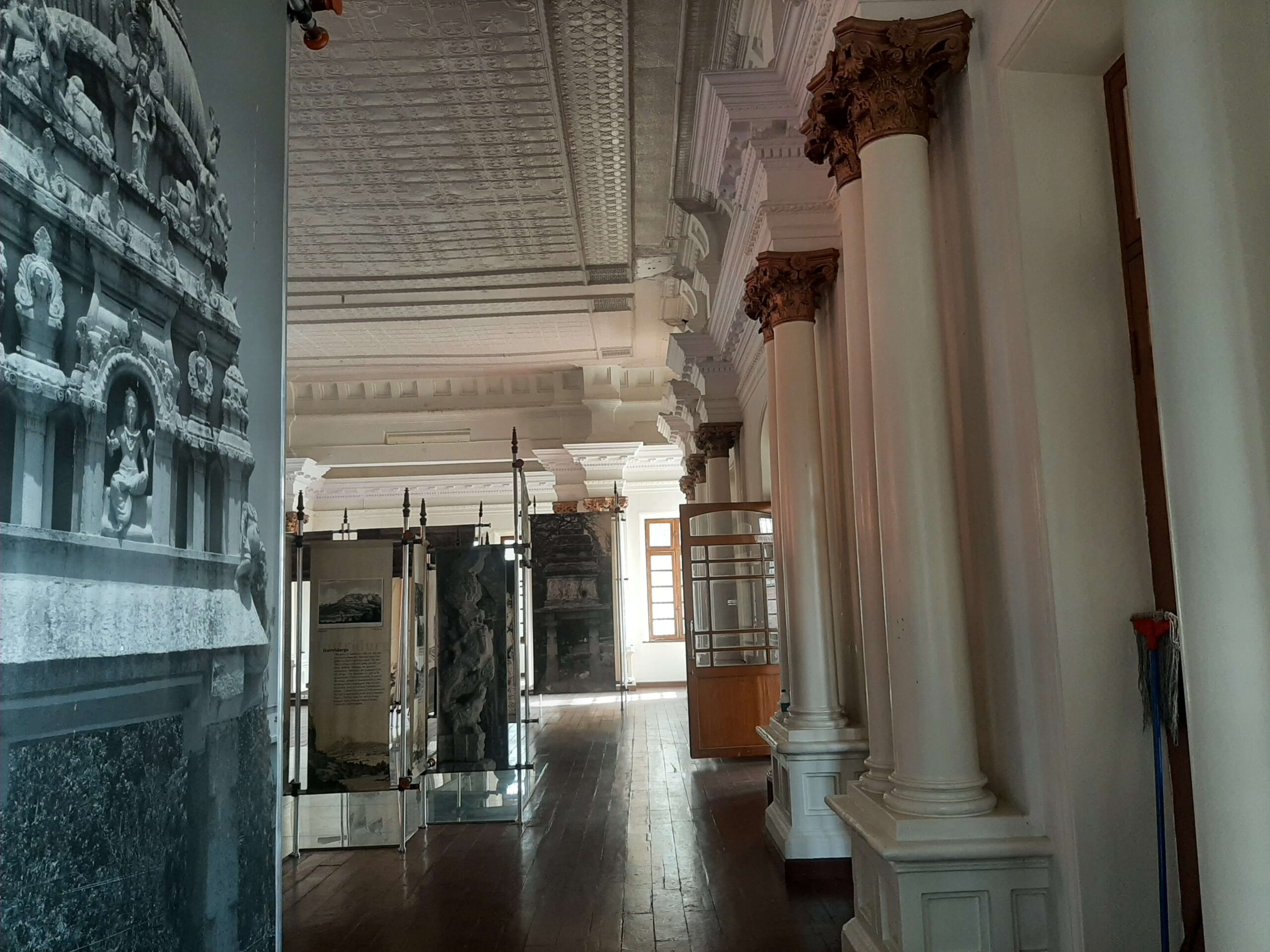 Inside Kempegowda Museum