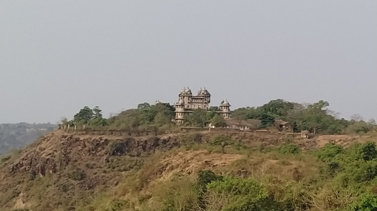 Jai Vilas Palace beautifully perched on top of a mountain in Jawhar
