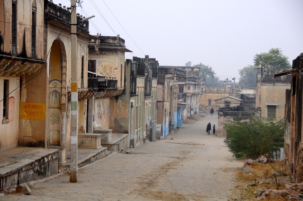 A quiet street in Mandawa. Exquisite art work can be seen on the outerwalls of some of the houses